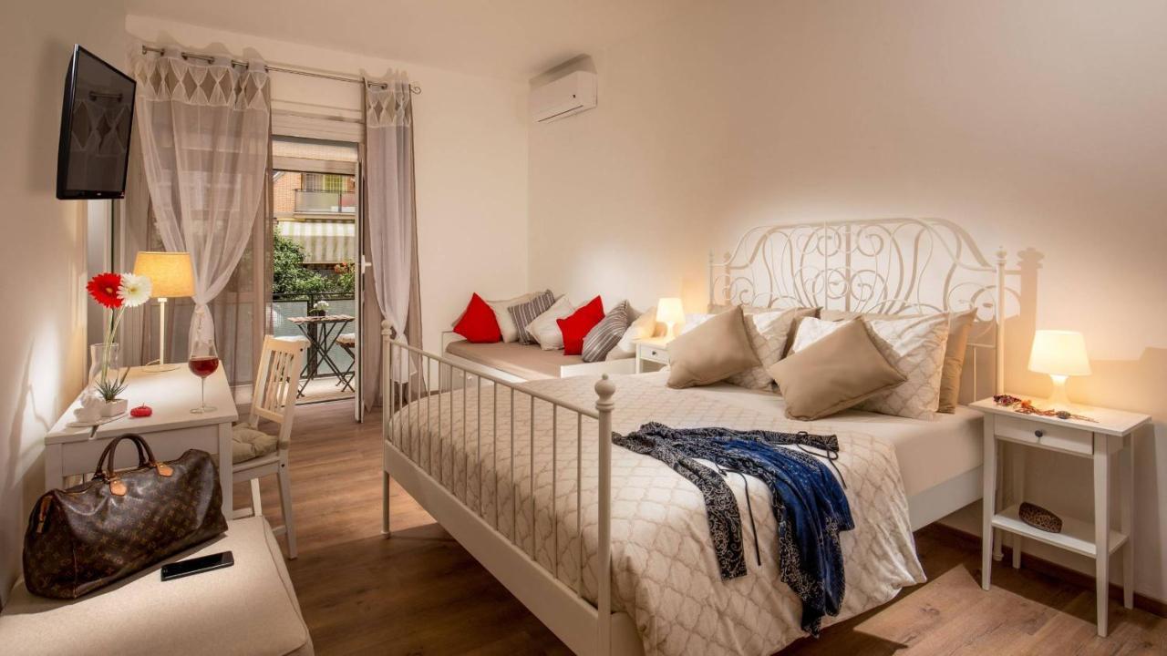 Sweet Rooms Piramide Bed And Breakfast Rome Exterior photo