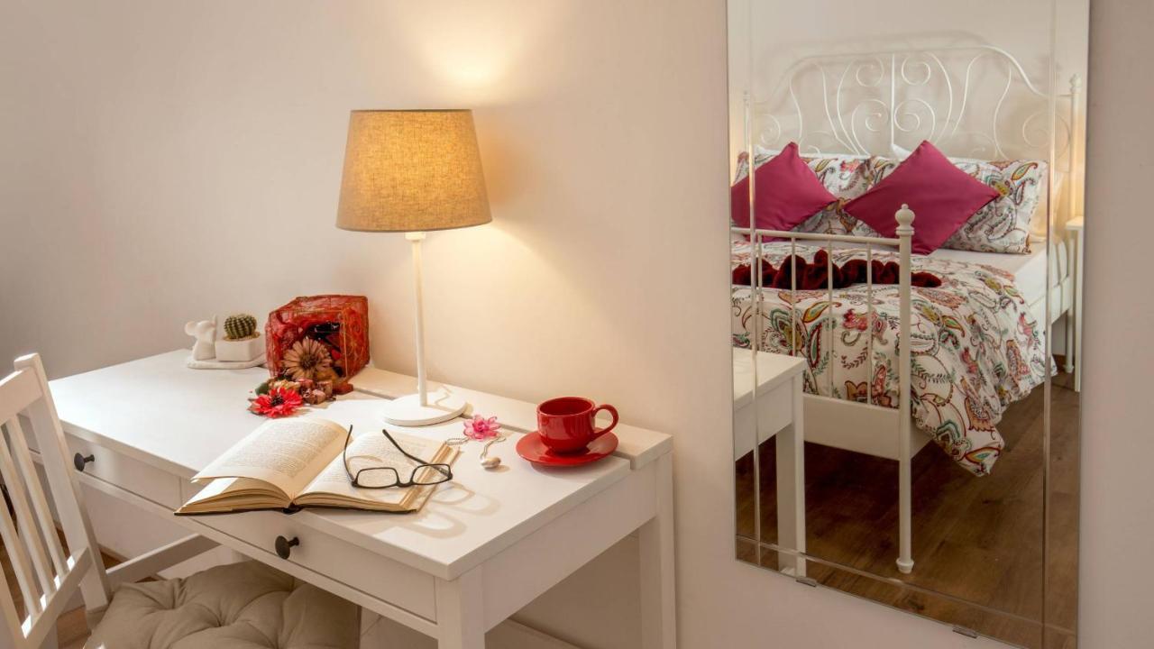 Sweet Rooms Piramide Bed And Breakfast Rome Exterior photo